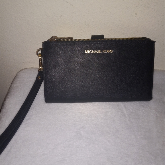 Michael Kors Black Phone Wallet Wristlet - Picture 1 of 7